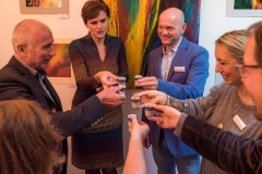 Auf eine erfolgreiche Ausstellung (Foto: Andy Ilmberger)
