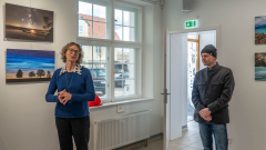 Museumsleiterin Annekatrin Schulz und FCW-Präsident Tom Hirschmann auf der Vernissage "Dahoam - Wolfratshausen und Umgebung" vom Fotoclub Wolfratshausen - © Andy Ilmberger