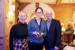 Katja Pohl (mittig) wurde von Birgit Rilk und Thomas Hirschmann für die beste fotografische Entwicklung geehrt.