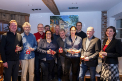 Ehrung aller Beteiligten am diesjährigen  RaiBa-Kalender