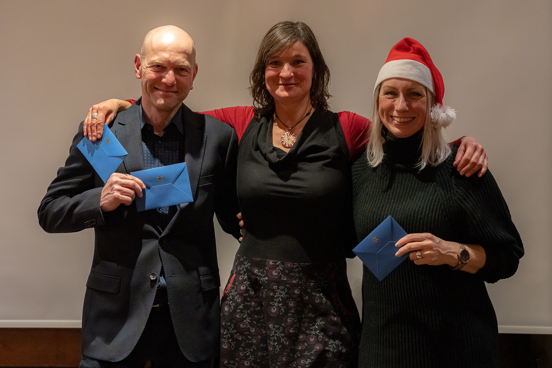 Die Fotografen des Jahres. Platz 1: Helga Orterer (mitte), Platz 2: Tom Hirschmann (links) und Platz  3: Birgit Rilk (rechts). © Andy Ilmberger
