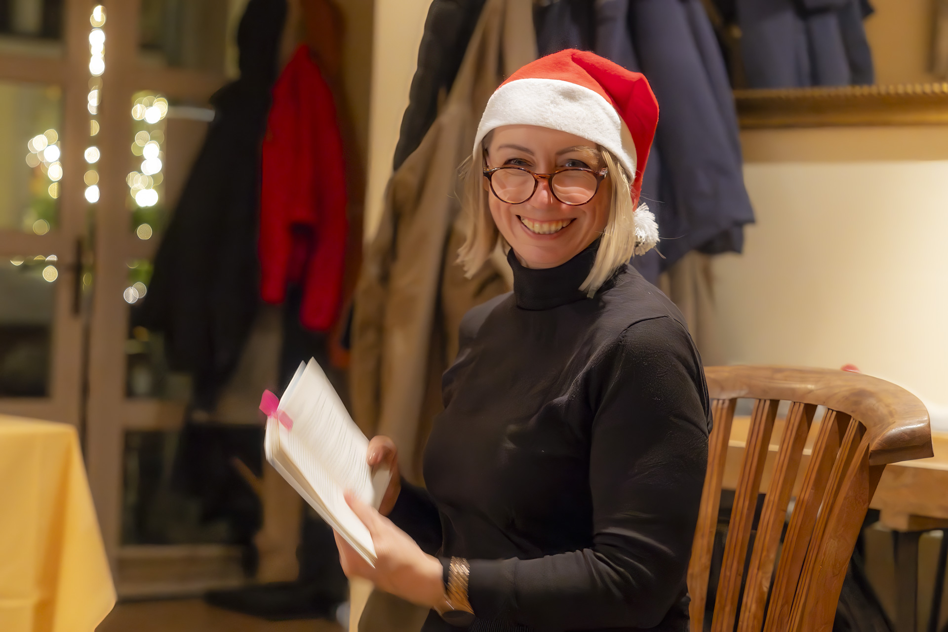 Birgit Rilk liest lustige Weihnachtsgeschichten - FCW Weihnachtsfeier 2023 © Andy Ilmberger