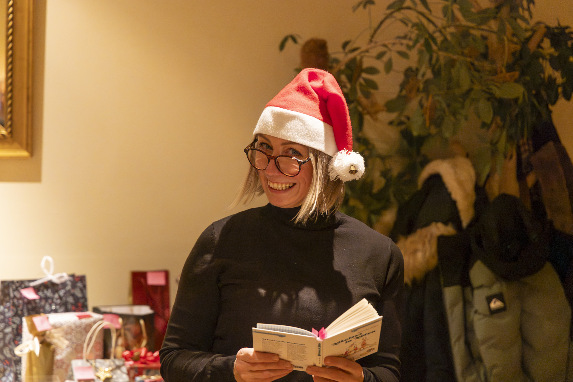 Birgit Rilk liest lustige Weihnachtsgeschichten - FCW Weihnachtsfeier 2023 © Johannes Schlandt