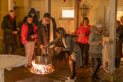 Glühwein am offenen Feuer - FCW Weihnachtsfeier 2023 © Chris Weber