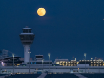 Vollmond über dem Münchner Flughafen (Foto: Katja Pohl)