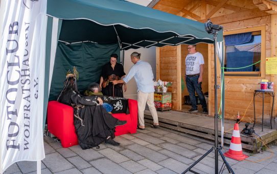 "Die rote Couch" auf dem Wolfratshauser Bürgerfest 2026